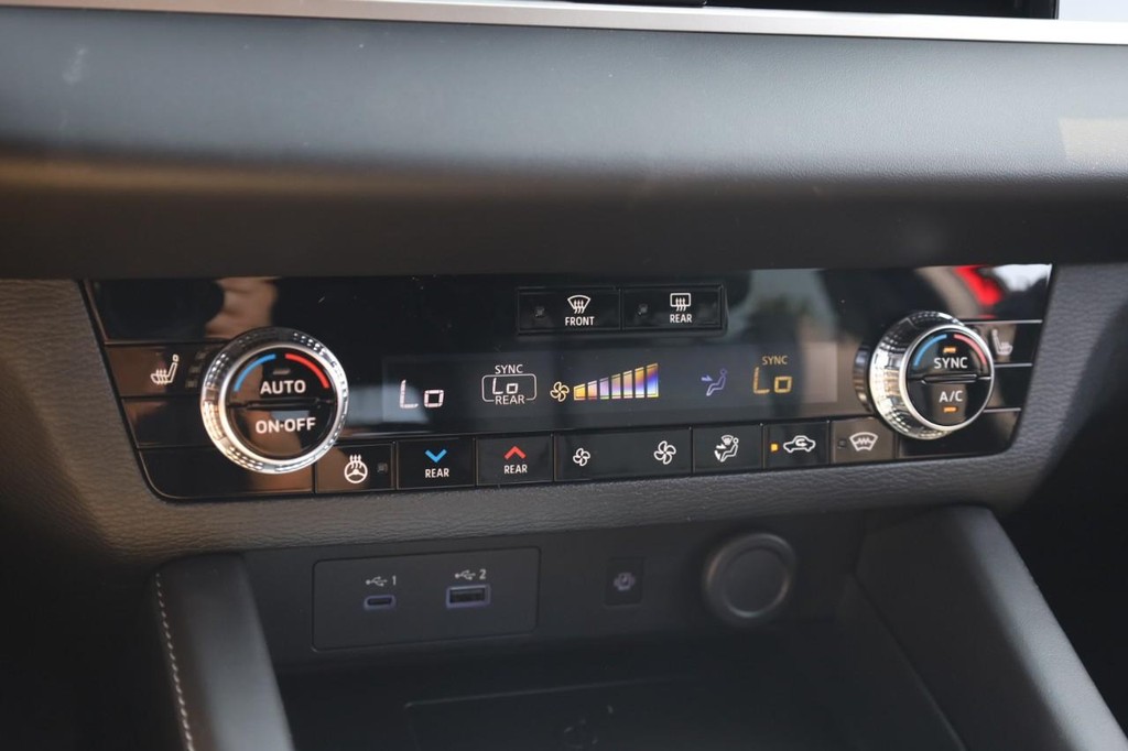 Nissan Rogue Plug-In Hybrid Vehicle Image 13