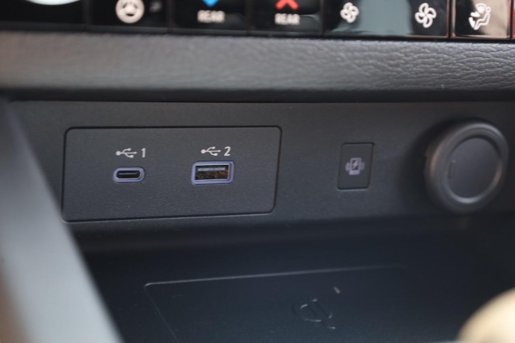 Nissan Rogue Plug-In Hybrid Vehicle Image 14