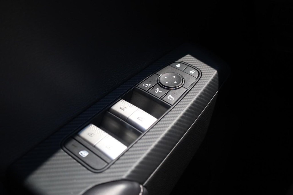 Nissan Rogue Plug-In Hybrid Vehicle Image 17