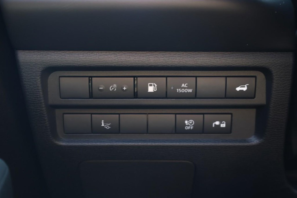 Nissan Rogue Plug-In Hybrid Vehicle Image 18