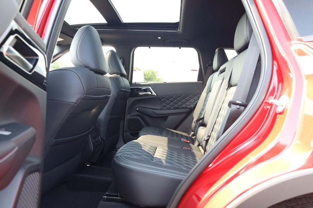Nissan Rogue Plug-In Hybrid Vehicle Image 21