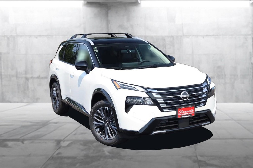 Nissan Rogue Vehicle Full-screen Gallery Image 2