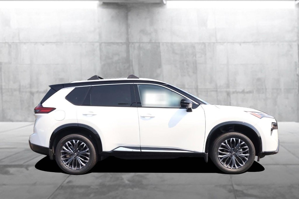 Nissan Rogue Vehicle Full-screen Gallery Image 5