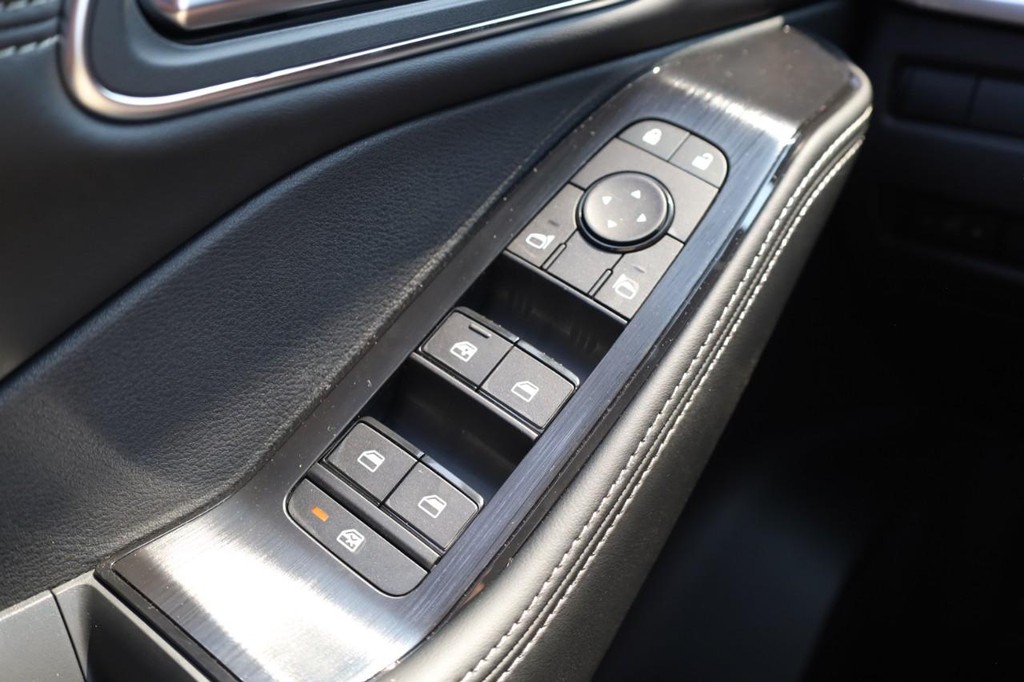 Nissan Rogue Vehicle Full-screen Gallery Image 17