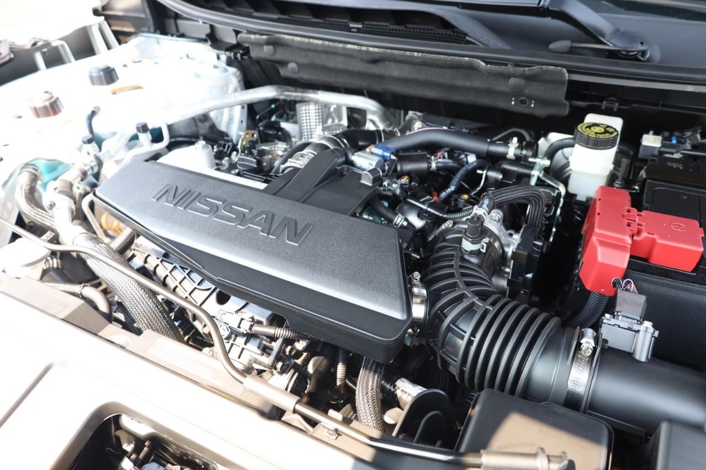 Nissan Rogue Vehicle Full-screen Gallery Image 25