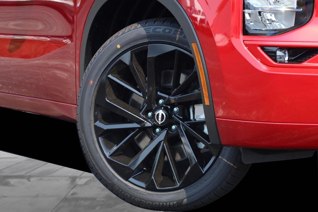 Nissan Rogue Plug-In Hybrid Vehicle Full-screen Gallery Image 3