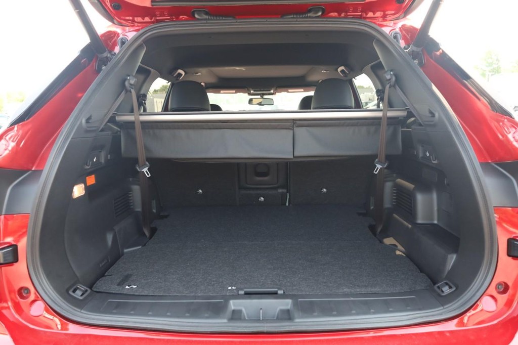 Nissan Rogue Plug-In Hybrid Vehicle Full-screen Gallery Image 7