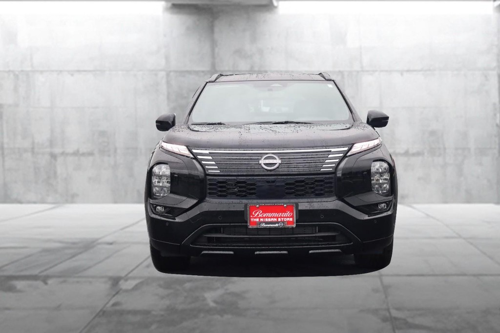 Nissan Rogue Plug-In Hybrid Vehicle Full-screen Gallery Image 4
