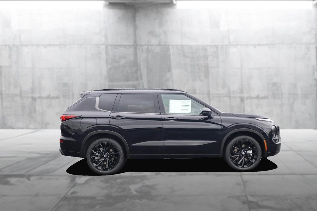 Nissan Rogue Plug-In Hybrid Vehicle Full-screen Gallery Image 5