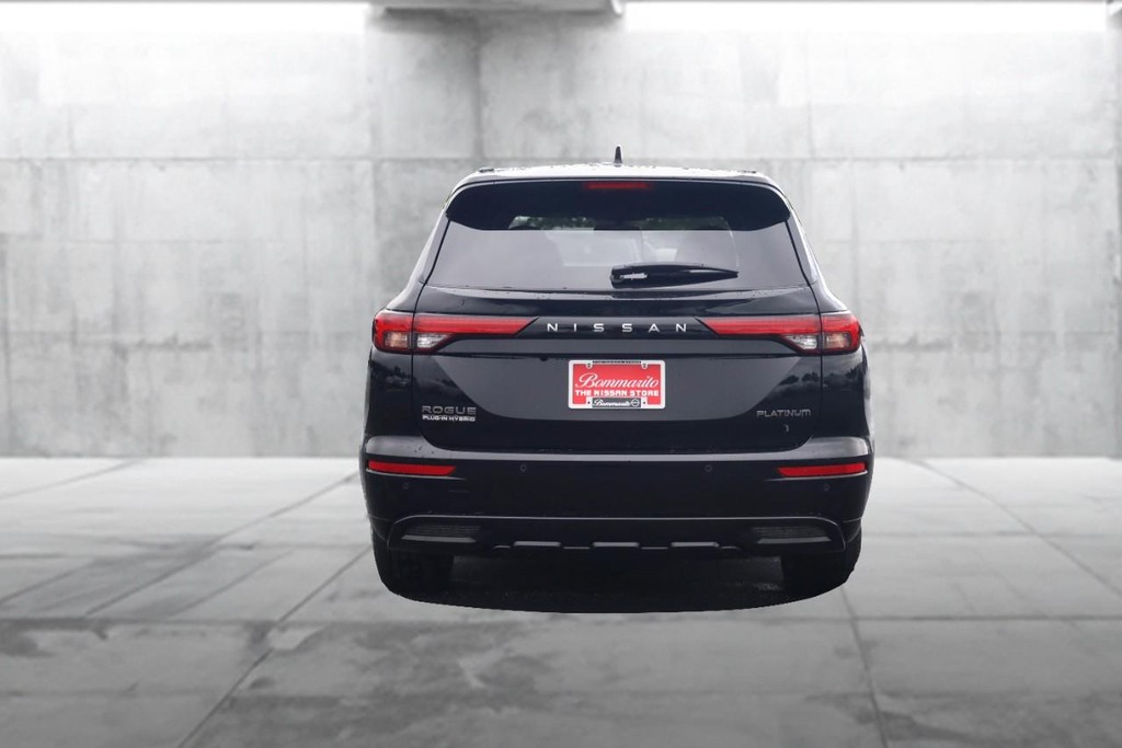 Nissan Rogue Plug-In Hybrid Vehicle Full-screen Gallery Image 6
