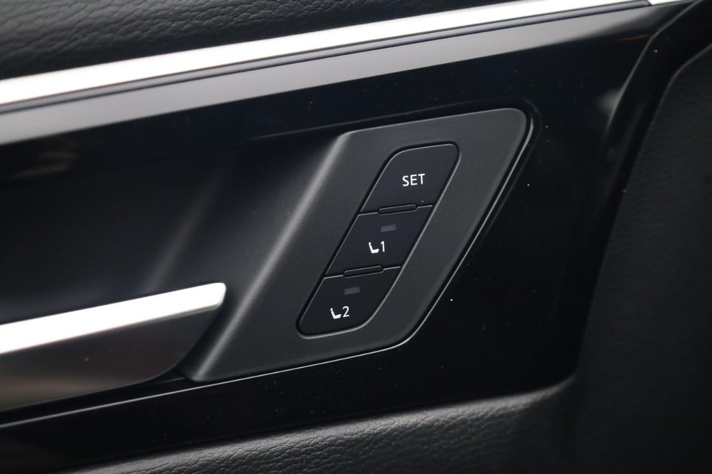 Nissan Rogue Plug-In Hybrid Vehicle Full-screen Gallery Image 12