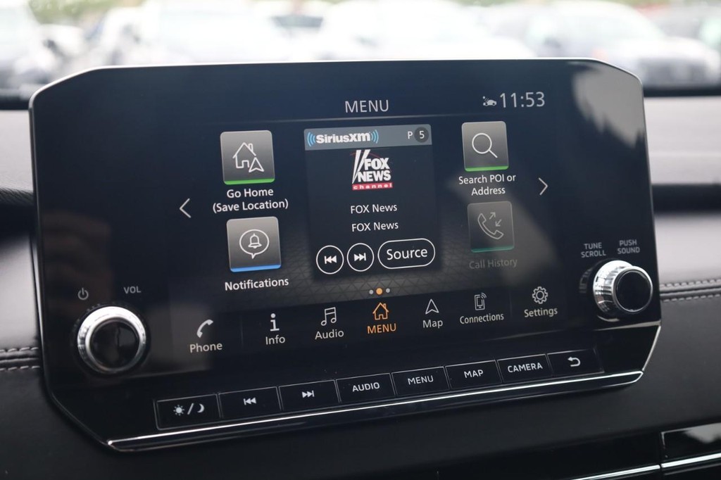 Nissan Rogue Plug-In Hybrid Vehicle Full-screen Gallery Image 14