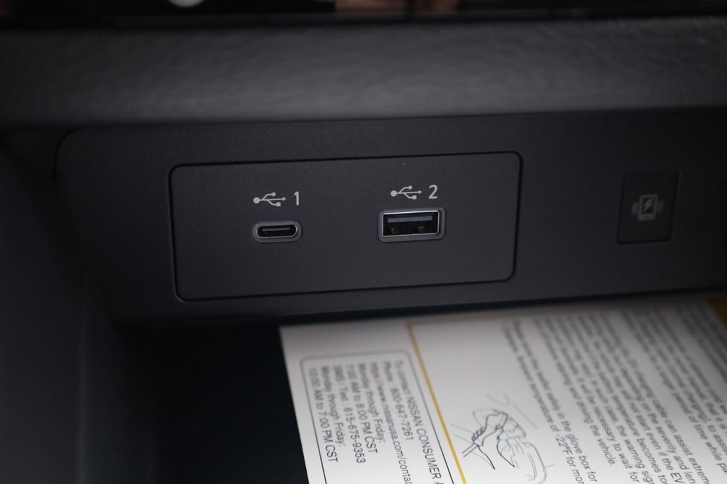Nissan Rogue Plug-In Hybrid Vehicle Full-screen Gallery Image 17