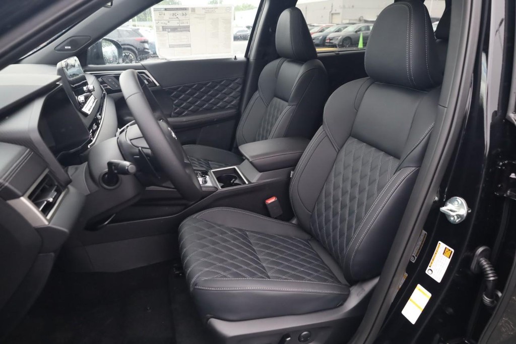 Nissan Rogue Plug-In Hybrid Vehicle Full-screen Gallery Image 20