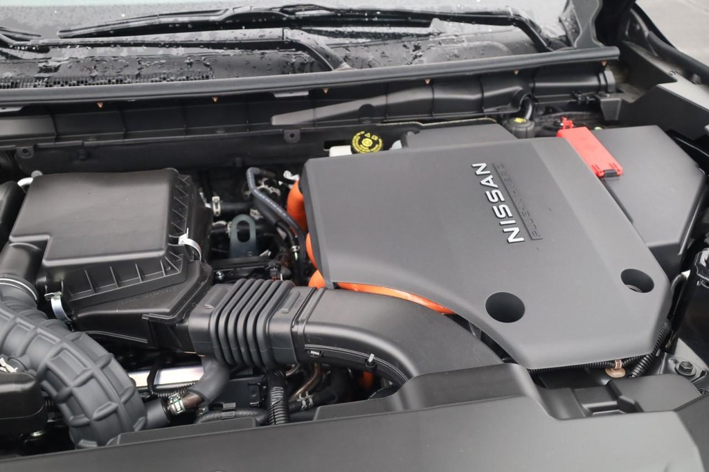 Nissan Rogue Plug-In Hybrid Vehicle Full-screen Gallery Image 25