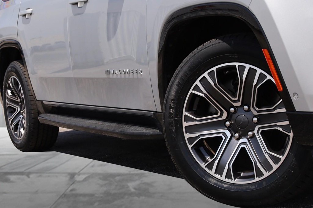 Jeep Wagoneer Vehicle Image 03