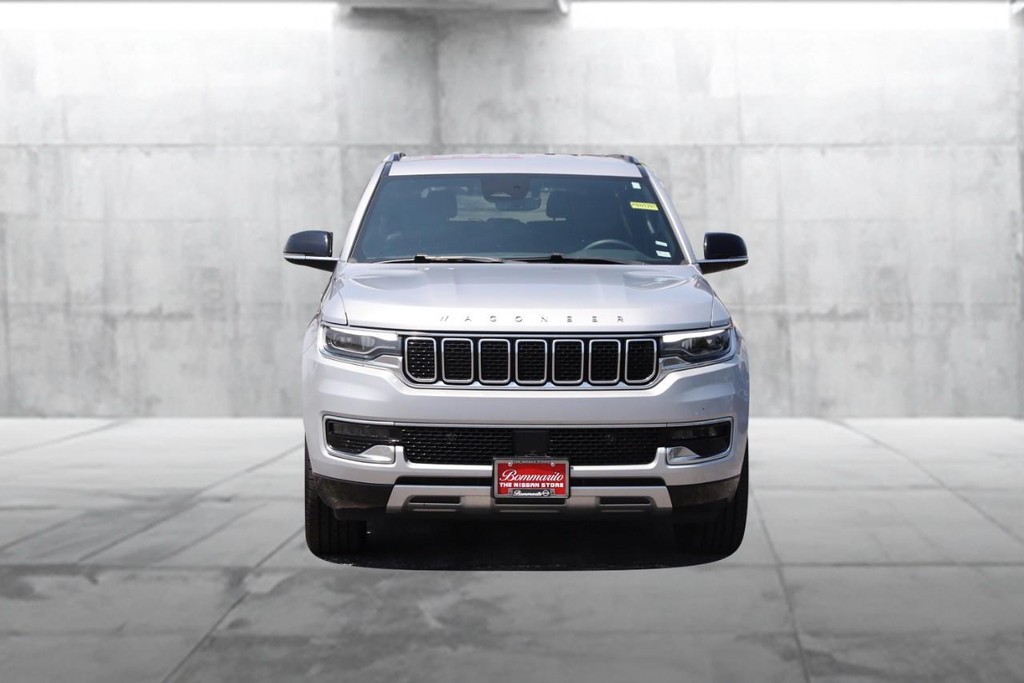 Jeep Wagoneer Vehicle Image 04
