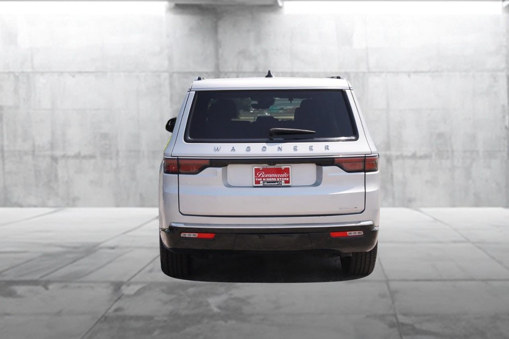 Jeep Wagoneer Vehicle Image 06