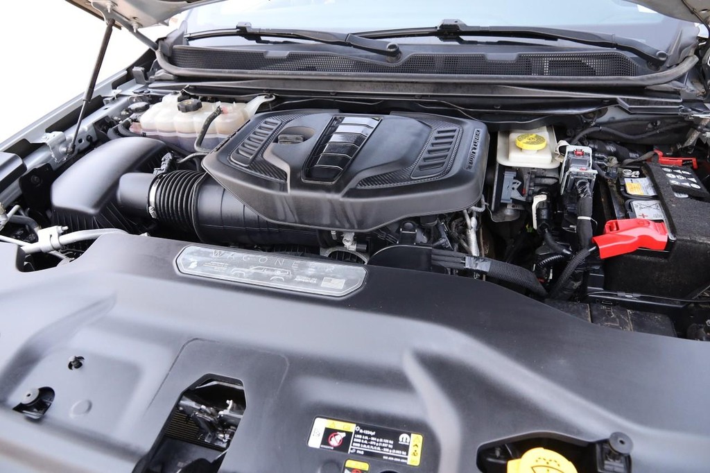 Jeep Wagoneer Vehicle Image 31