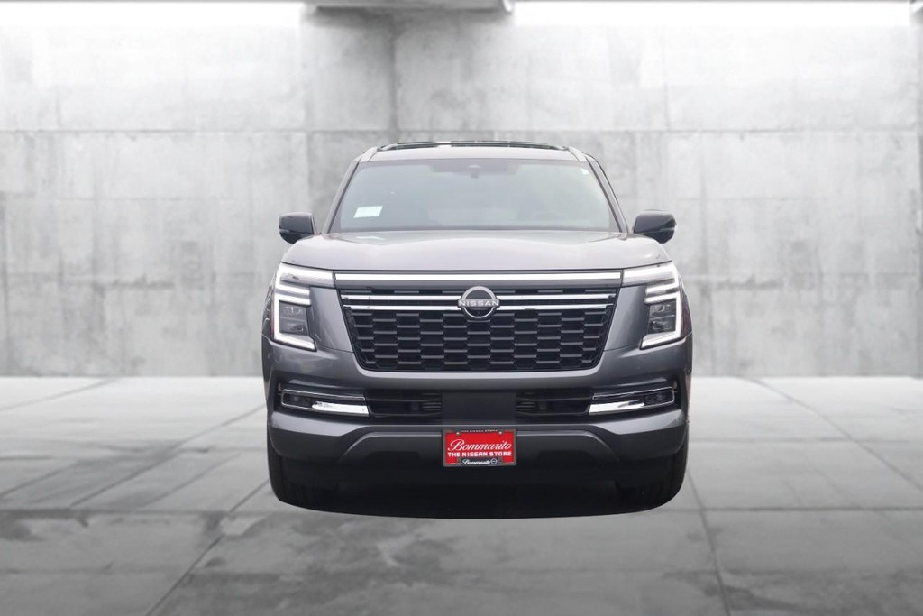 Nissan Armada Vehicle Full-screen Gallery Image 4