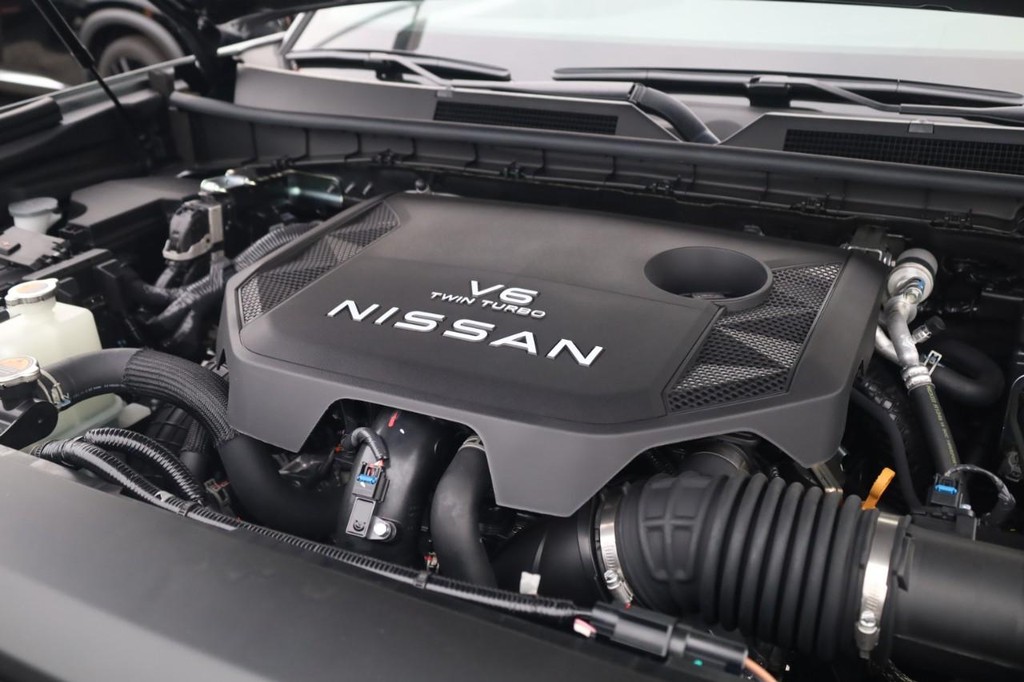 Nissan Armada Vehicle Full-screen Gallery Image 26