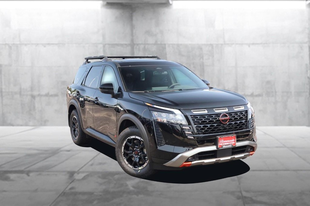 Nissan Pathfinder Vehicle Image 02