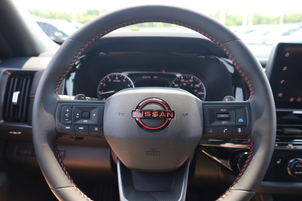 Nissan Pathfinder Vehicle Image 11
