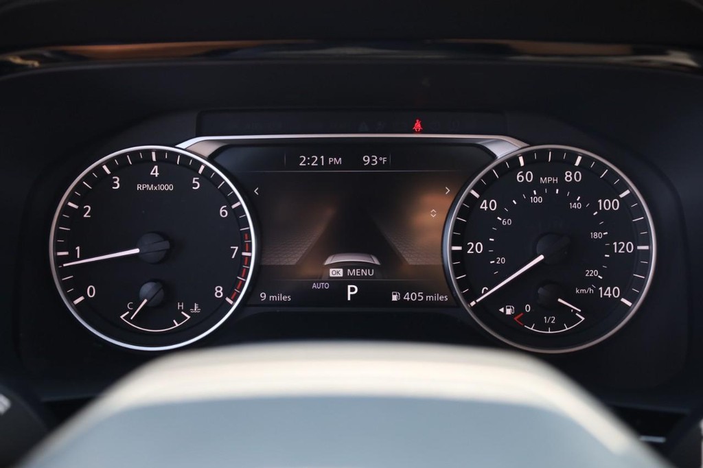 Nissan Pathfinder Vehicle Image 12