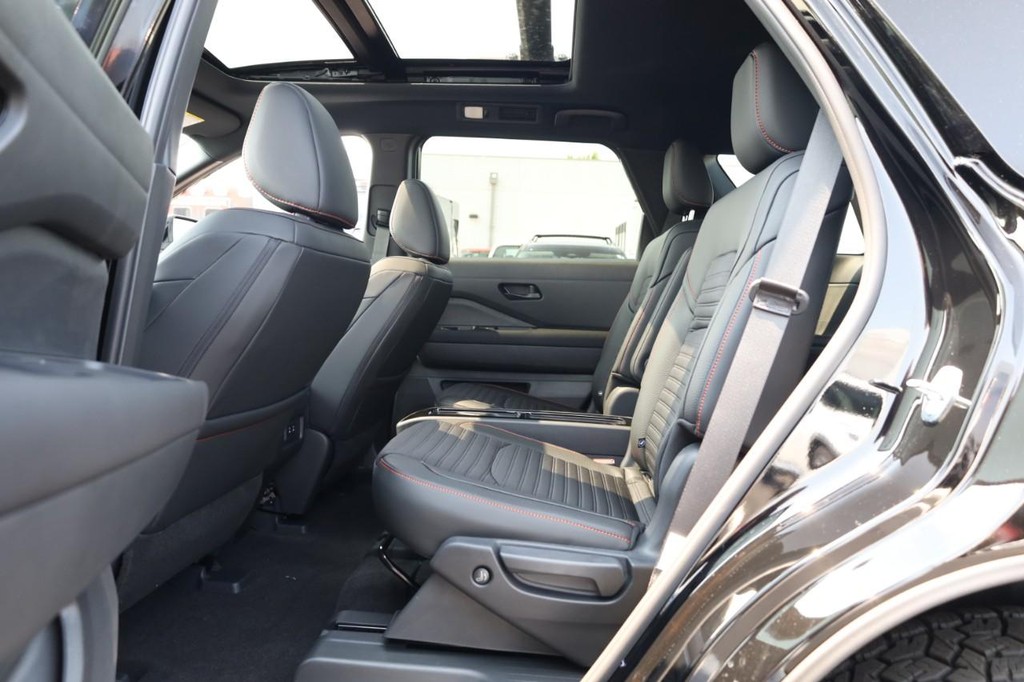 Nissan Pathfinder Vehicle Image 23