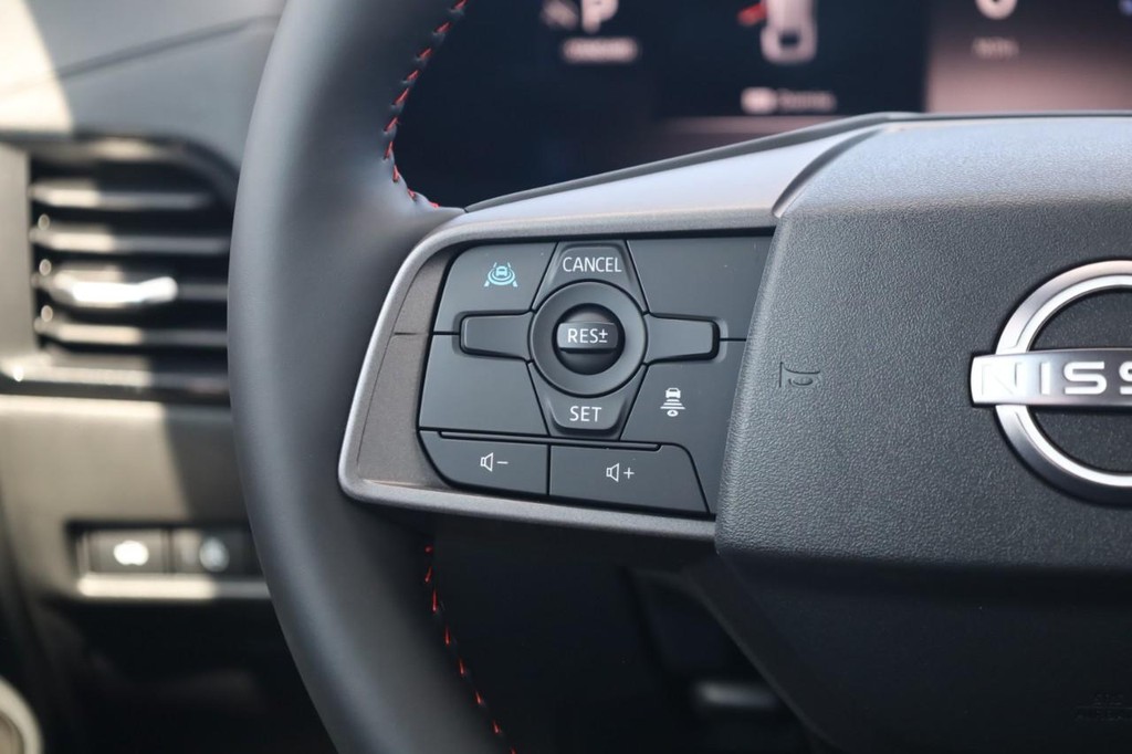 Nissan Sentra Vehicle Image 10