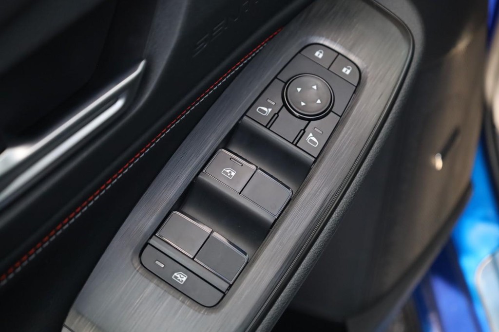 Nissan Sentra Vehicle Image 11