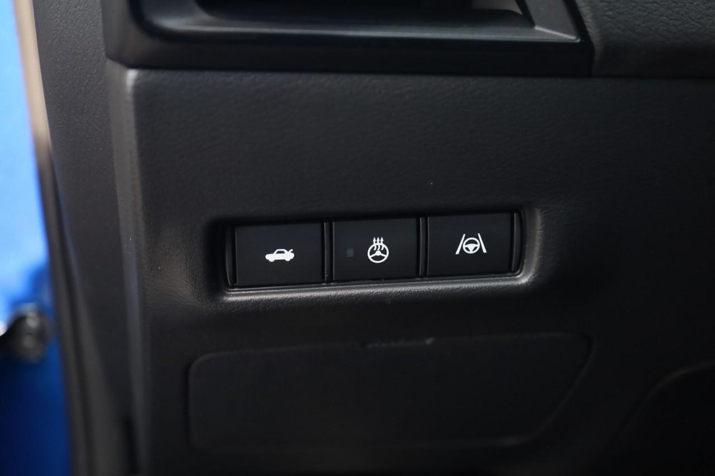 Nissan Sentra Vehicle Image 12