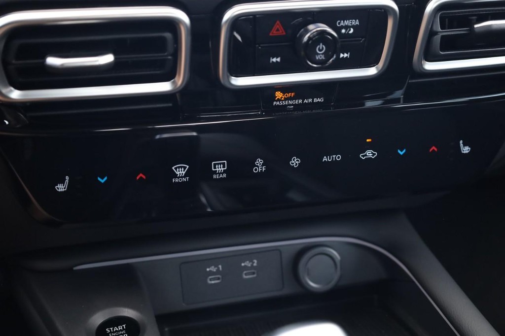 Nissan Sentra Vehicle Image 16