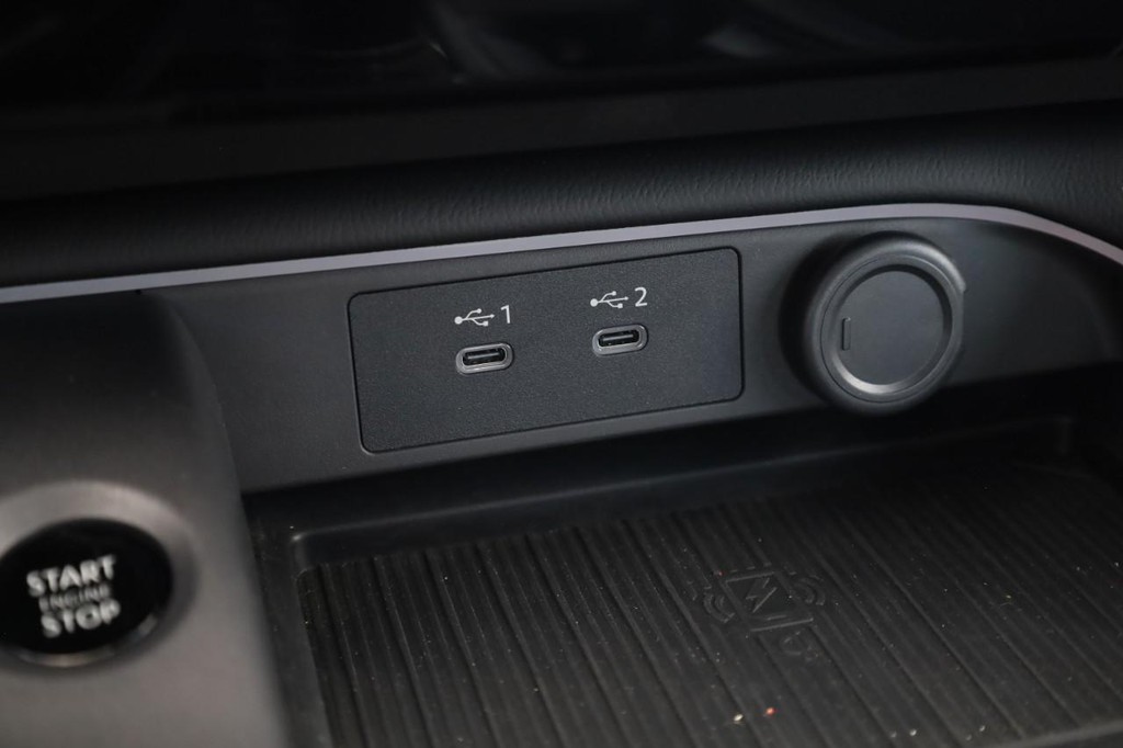 Nissan Sentra Vehicle Image 17