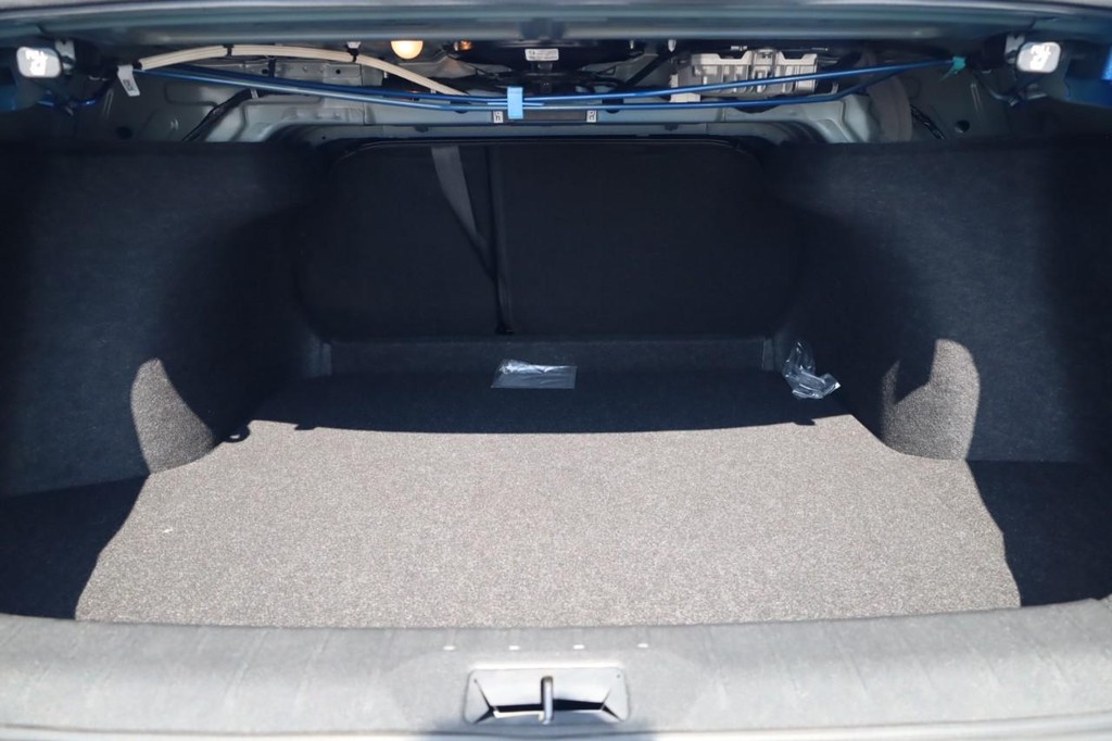 Nissan Sentra Vehicle Image 24