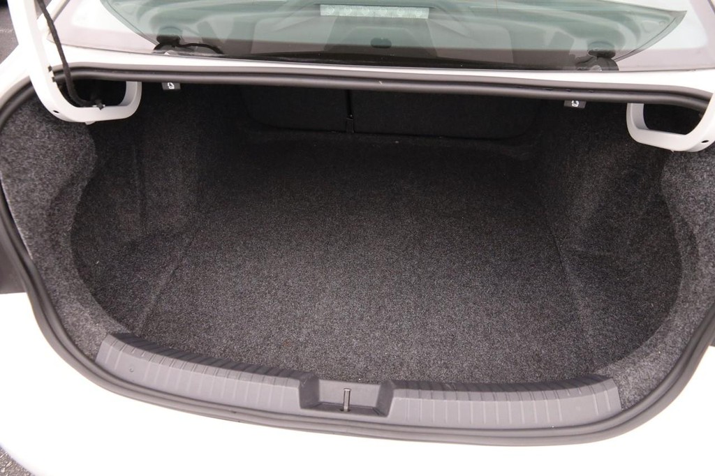 Volkswagen Jetta Vehicle Image 07
