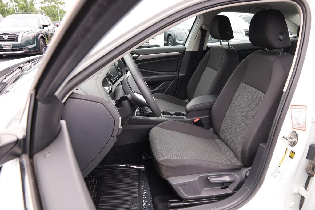 Volkswagen Jetta Vehicle Image 08