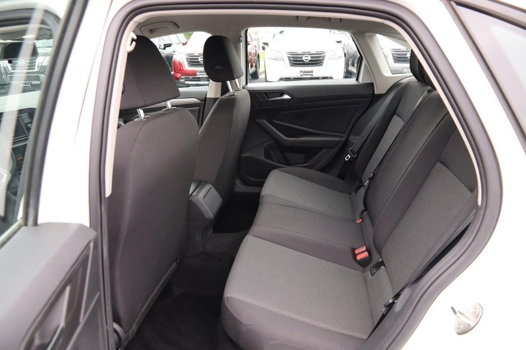 Volkswagen Jetta Vehicle Image 09