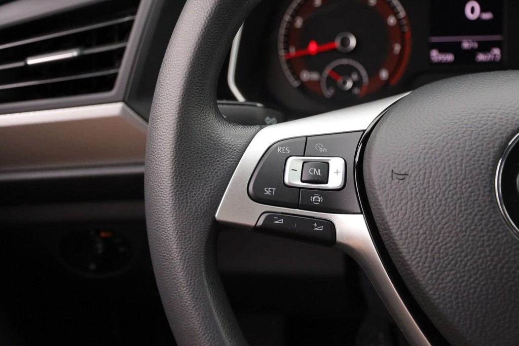 Volkswagen Jetta Vehicle Image 11
