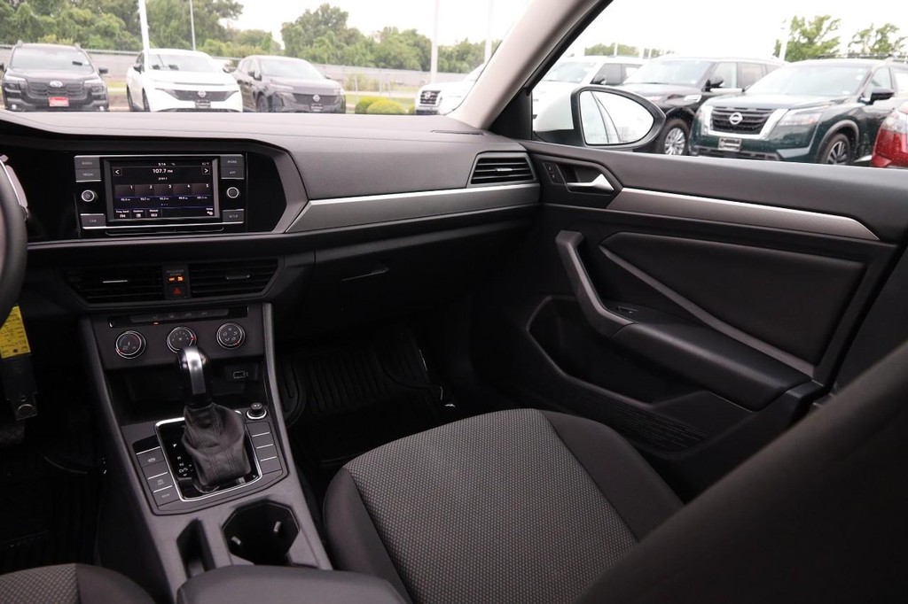 Volkswagen Jetta Vehicle Image 24