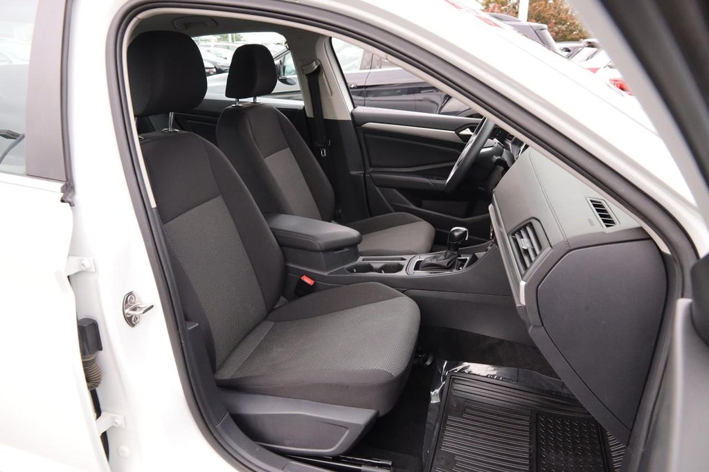 Volkswagen Jetta Vehicle Image 25