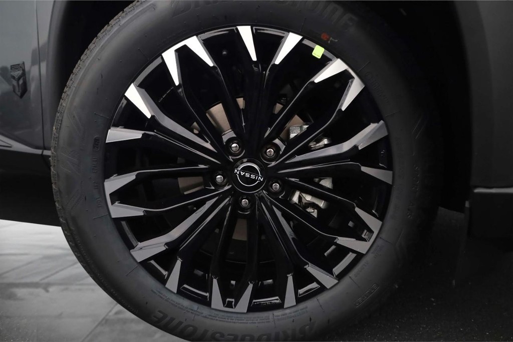 Nissan Rogue Vehicle Image 03