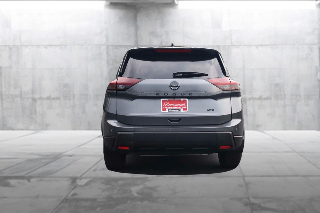 Nissan Rogue Vehicle Image 06