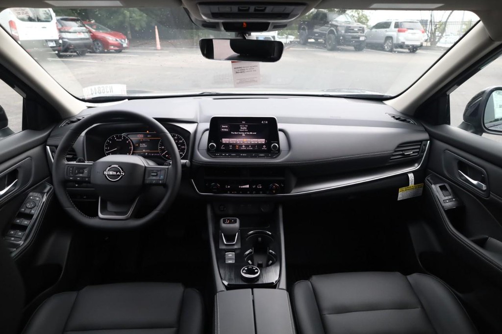 Nissan Rogue Vehicle Image 07