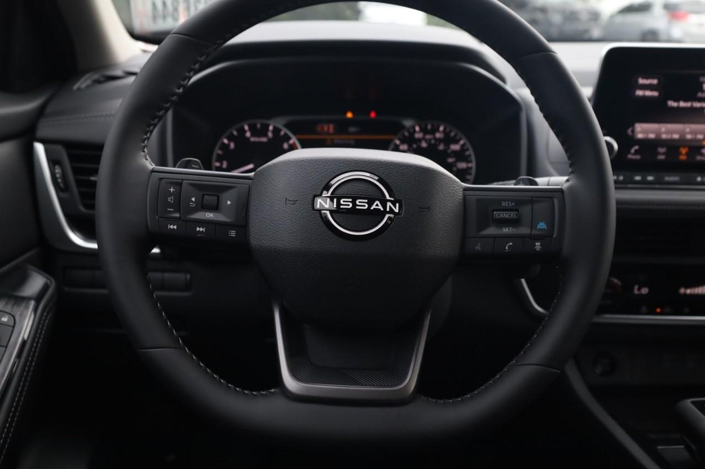 Nissan Rogue Vehicle Image 08