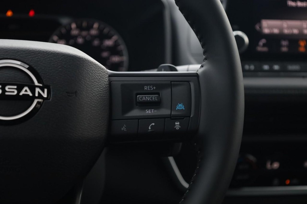 Nissan Rogue Vehicle Image 09