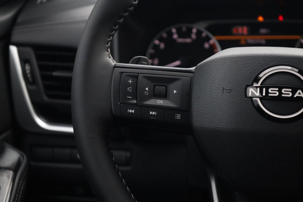 Nissan Rogue Vehicle Image 10