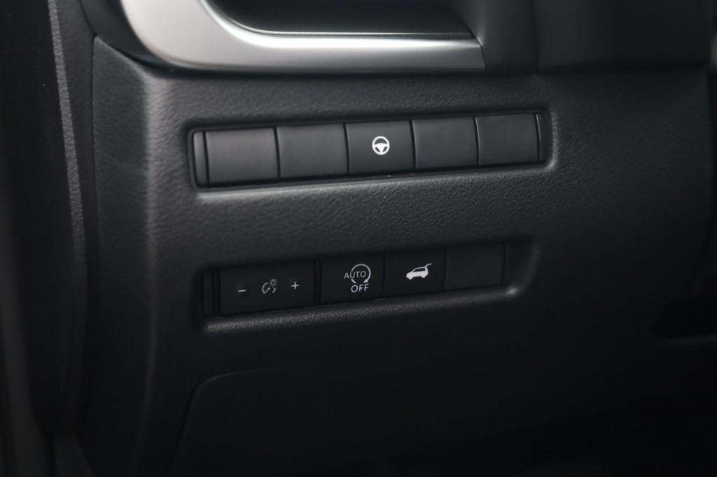 Nissan Rogue Vehicle Image 12