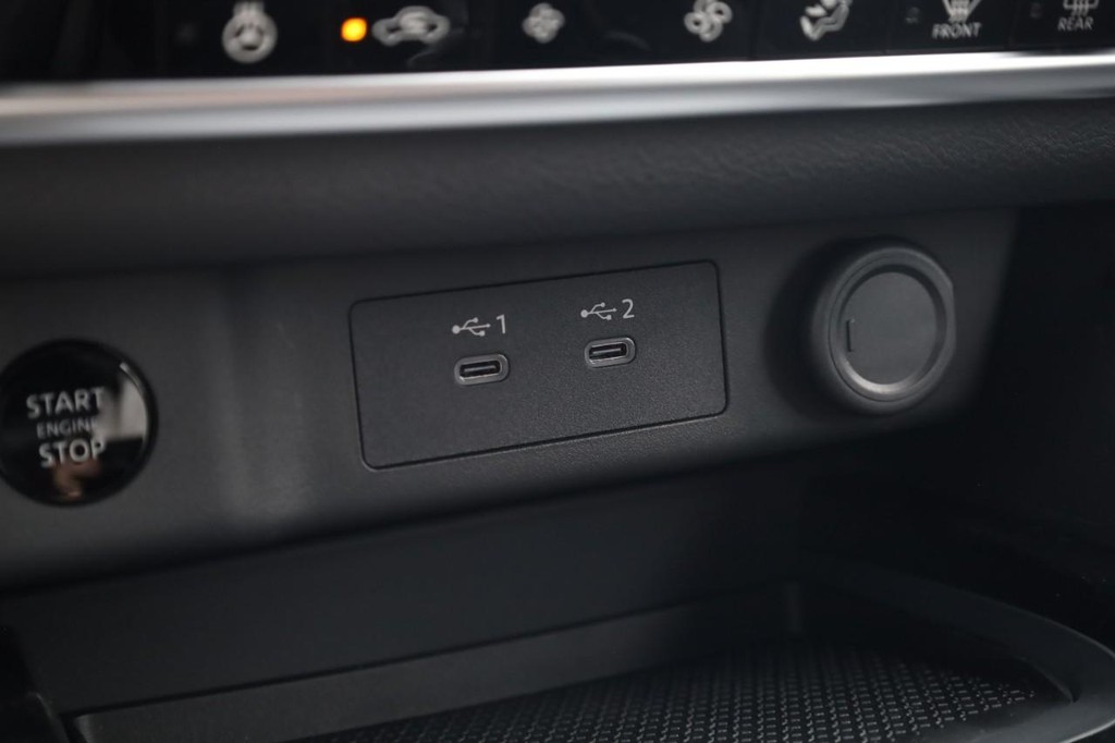 Nissan Rogue Vehicle Image 17