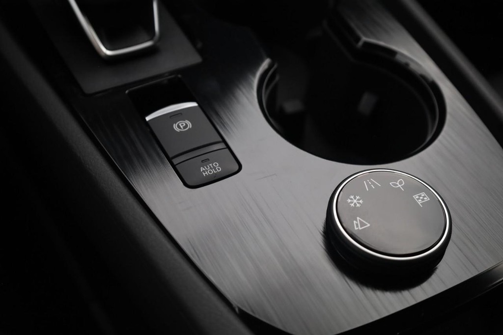 Nissan Rogue Vehicle Image 18